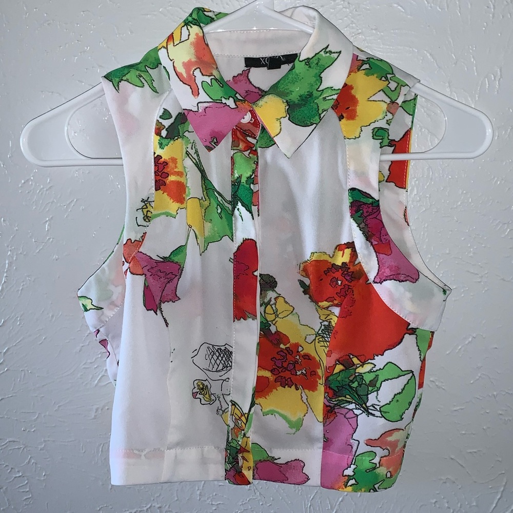 Floral/Tropical button up crop